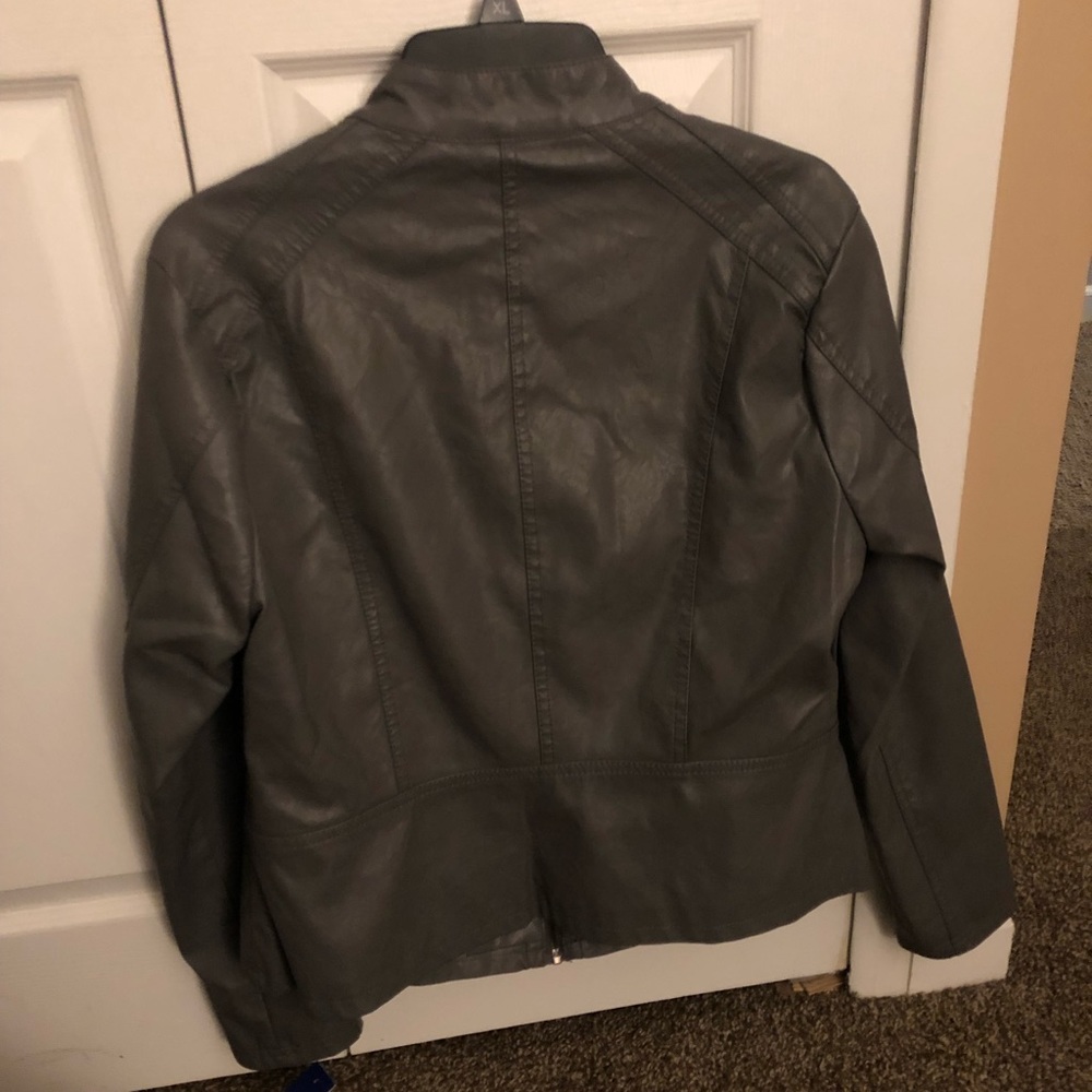 Leather jacket - Picture 2 of 3